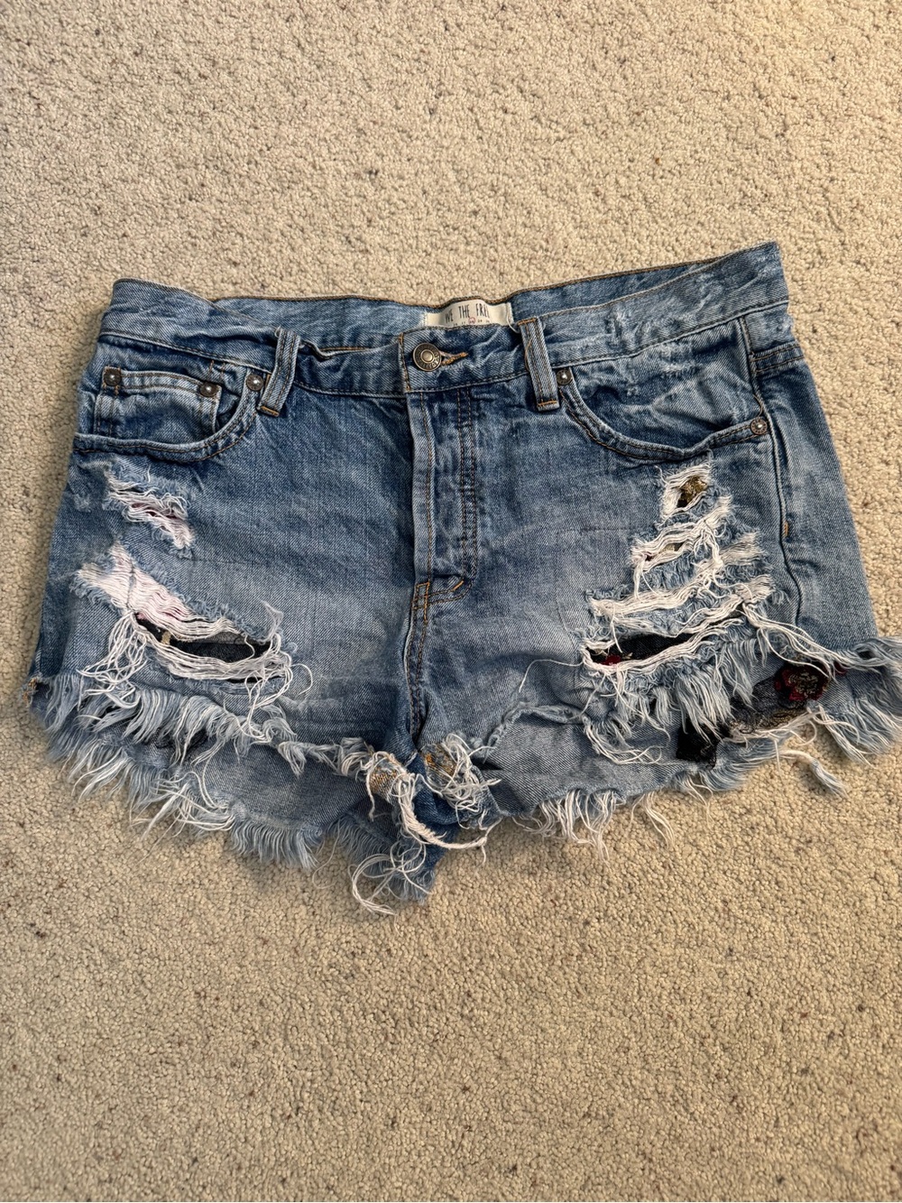 We The Free Distressed Medium Blue Denim Cutoff Size 28 Shorts